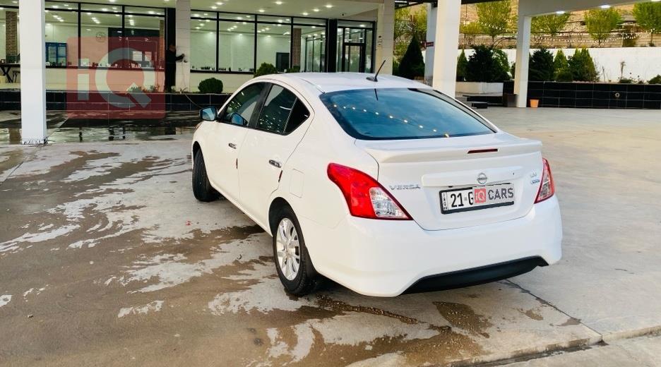 نيسان فيرسا